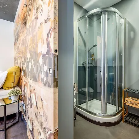 Wine House - & Bed & Breakfast Lisbona