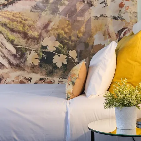 Wine House - & Bed & Breakfast Lisbona