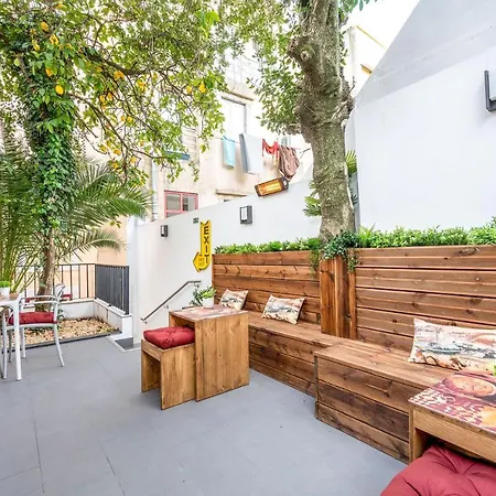 Wine House - & Bed & Breakfast Lisbona