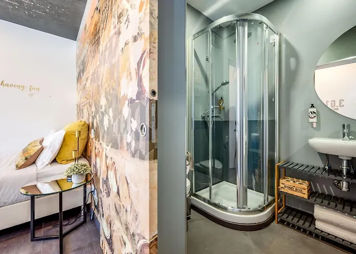 Wine House - & Bed & Breakfast Lisbona