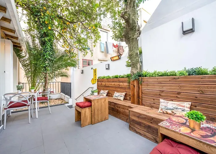 Wine House - & Bed & Breakfast Lisbona